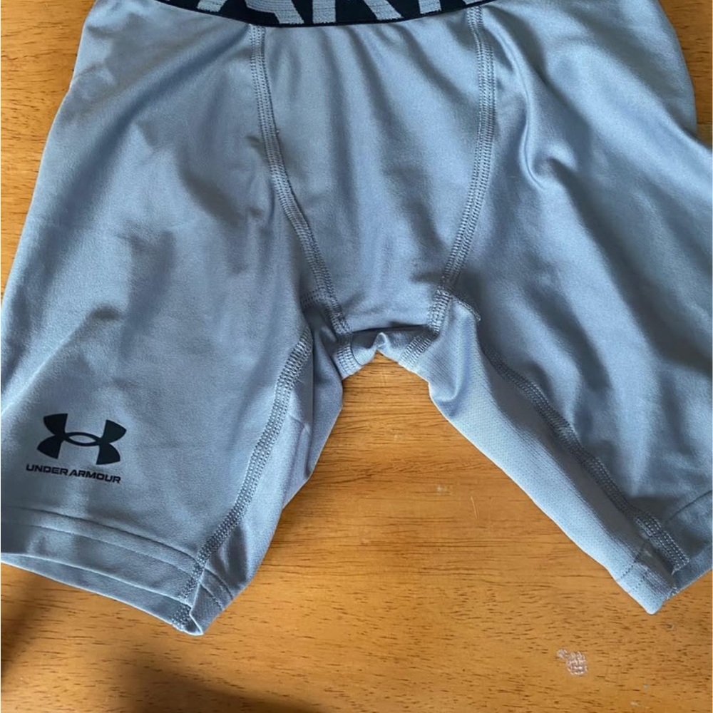 Boys under armor size small compression shorts
